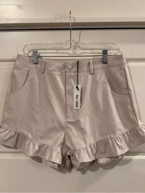 Day + Moon Women’s Faux Leather Ruffle Hem Shorts White Size Large New